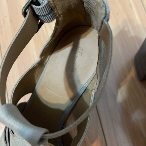 Heels - Picture 4 of 5